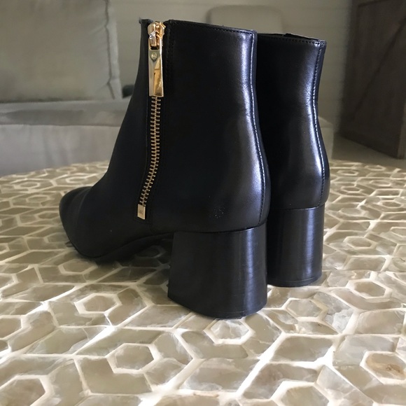 LIKE NEW!  MICHAEL Michael Kors Alane Flex Bootie - Picture 10 of 12
